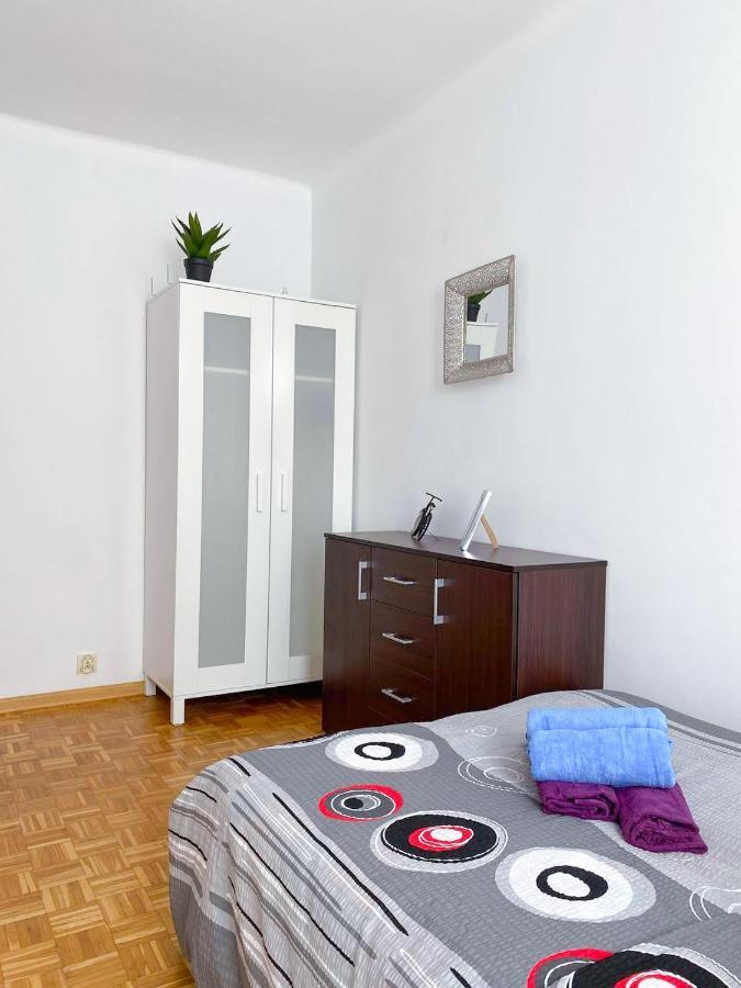 Room №3 Grzybowska 5 The Very Center Of Warschau Buitenkant foto